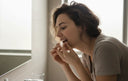 Morning retainer routine to maintain straight teeth